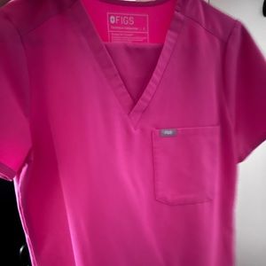 Figs jogger set size small. Only worn 2x so slightly used still like new.